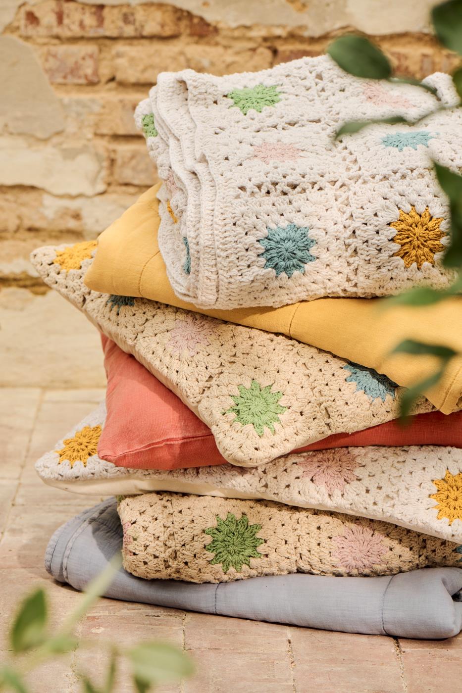 klassisk heklet pled med blomstermønster - fra ib laursen