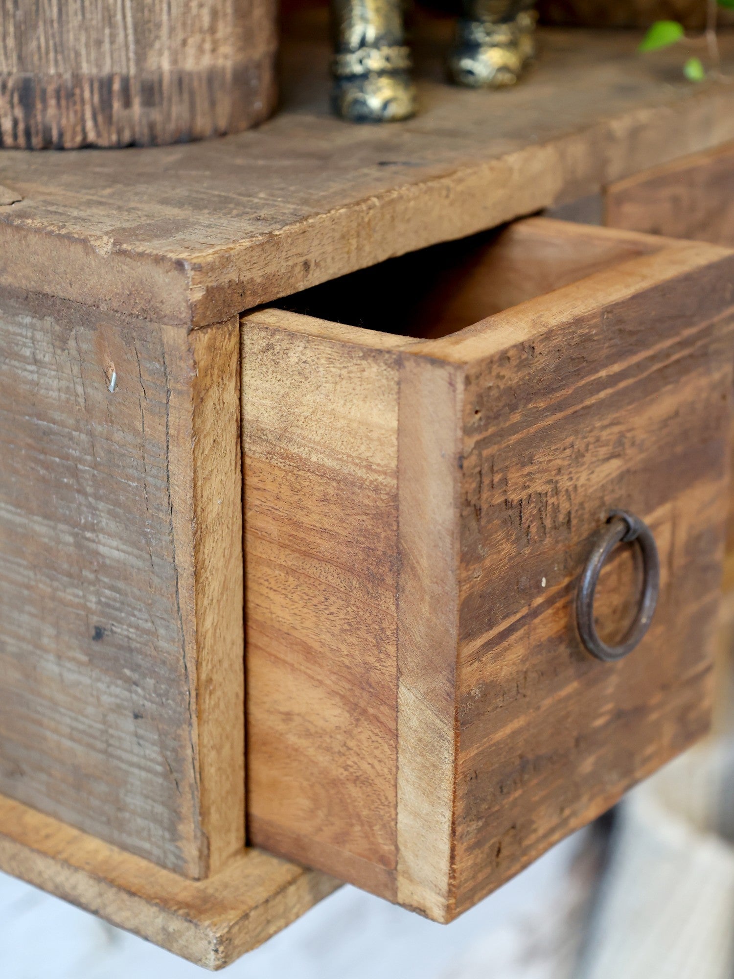 hylle med skuffer rustikk gjennvunnet resirkulert treverk redesign chic nettbutikk tønsberg inspirasjon hytte