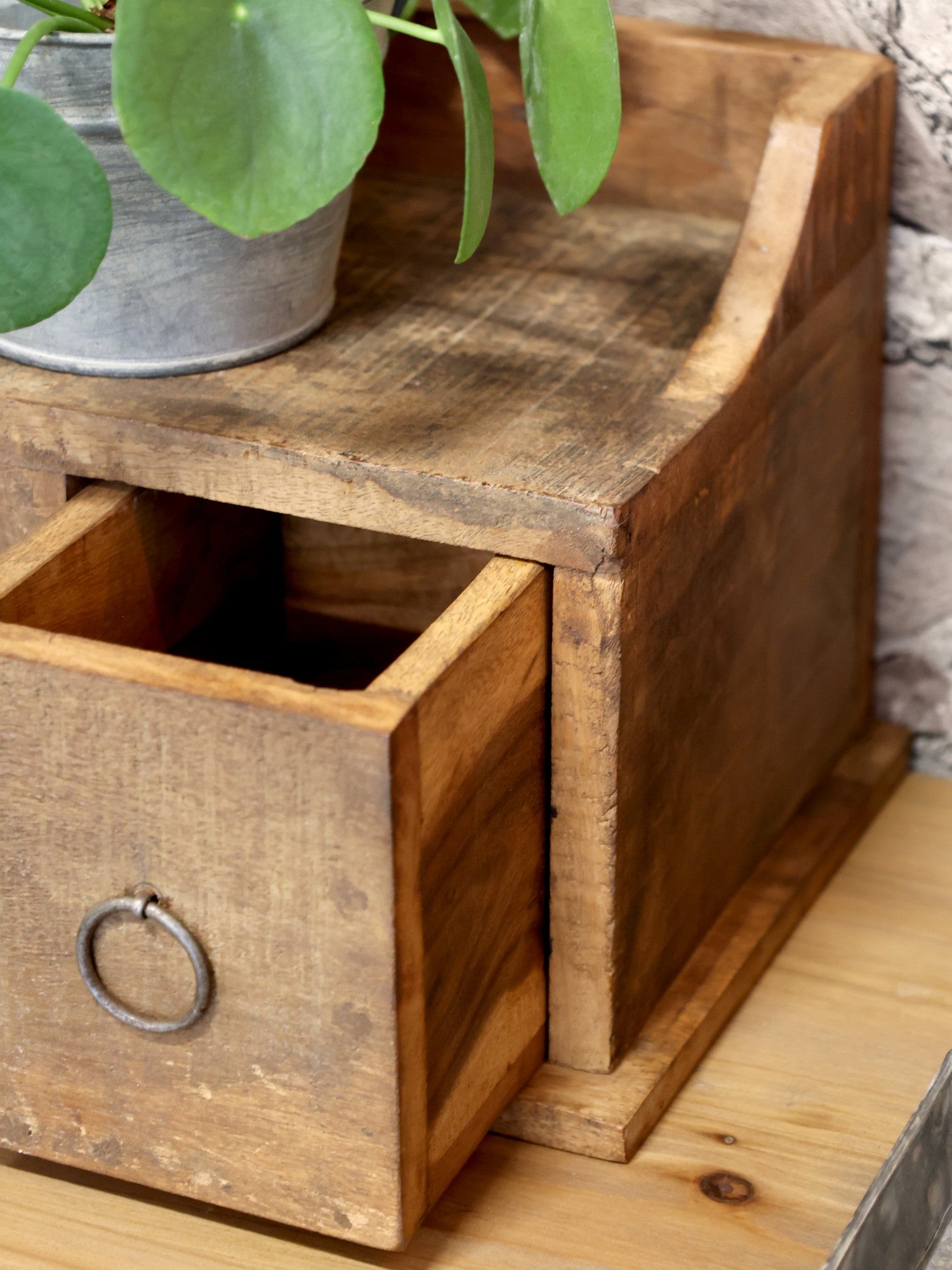 hylle med skuffer rustikk gjennvunnet resirkulert treverk redesign chic nettbutikk tønsberg inspirasjon hytte