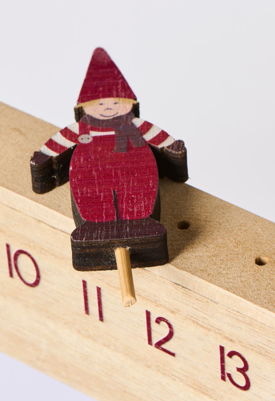 julekalender adventskalender - nisse går et steg hver dag