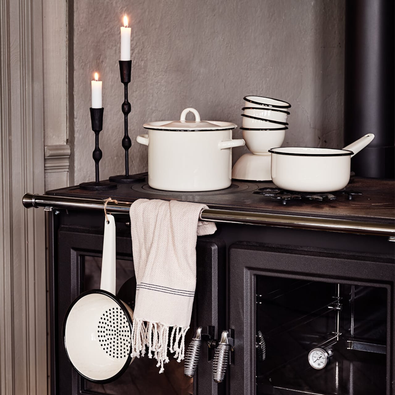 kasserolle / kjele i hvit emalje