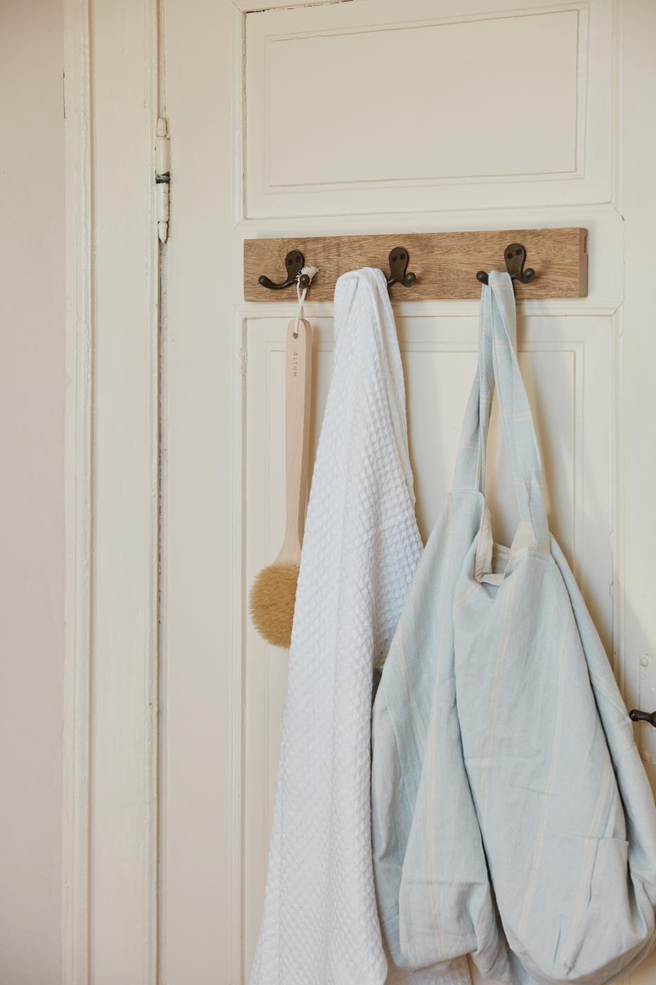 knaggrekke rustikk treverk tre 21011-30 ib laursen skaker baderom innredning