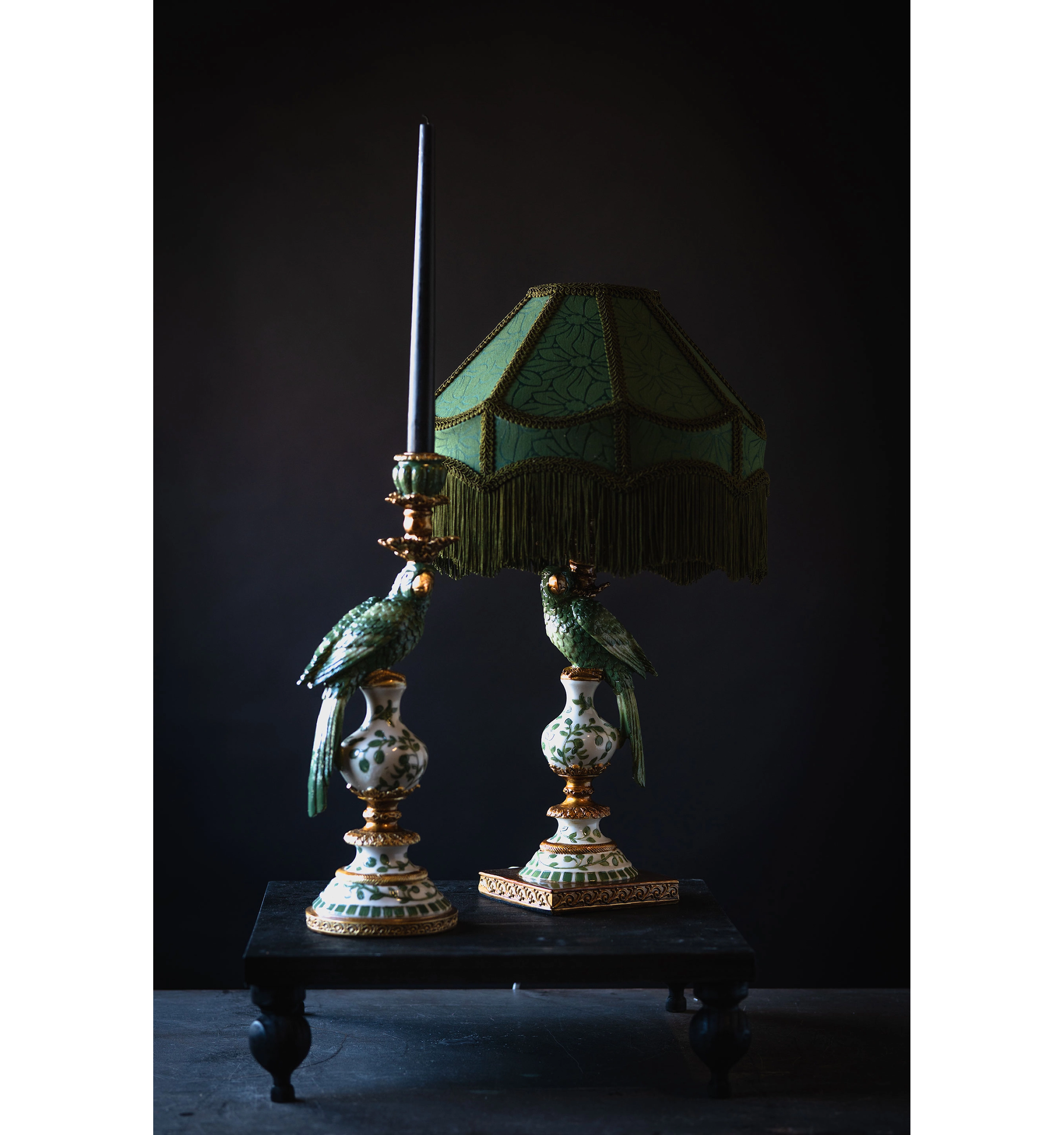 lampe / bordlampe med papegøye - grønt og gull toner