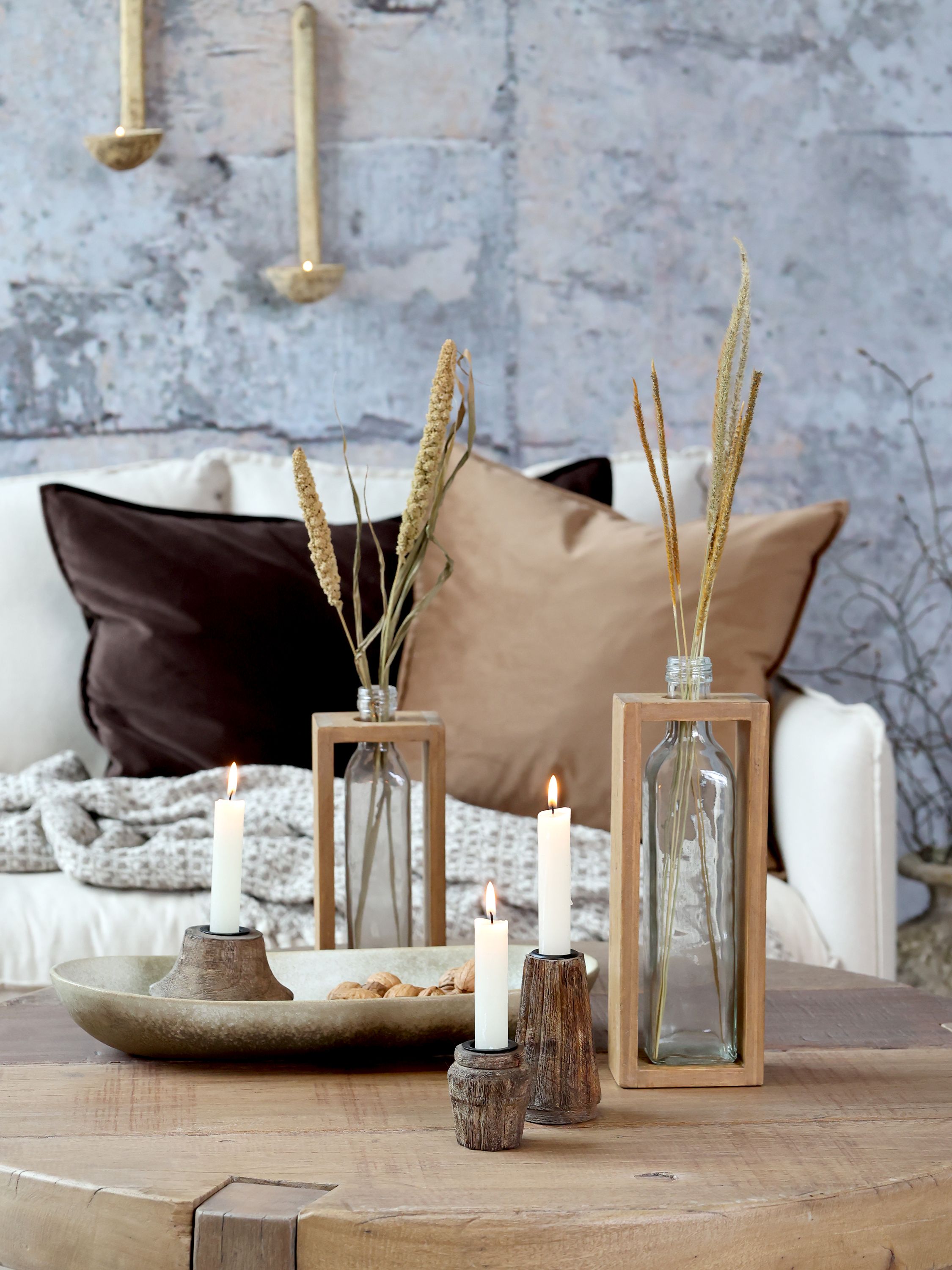 liten rustikk lysestake i resirkulert tre