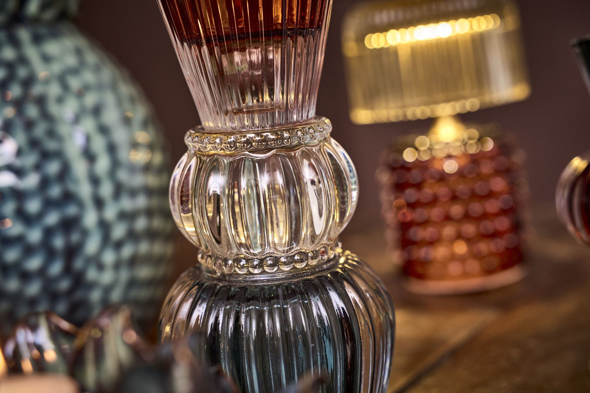 lysestake laget i farget glass