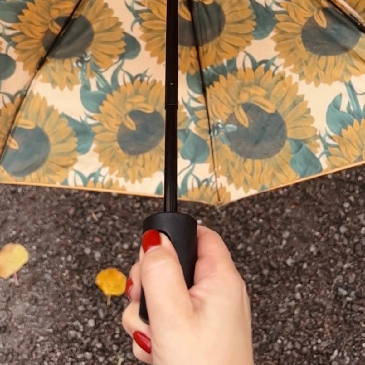 paraply med solsikker fra momnchiqe