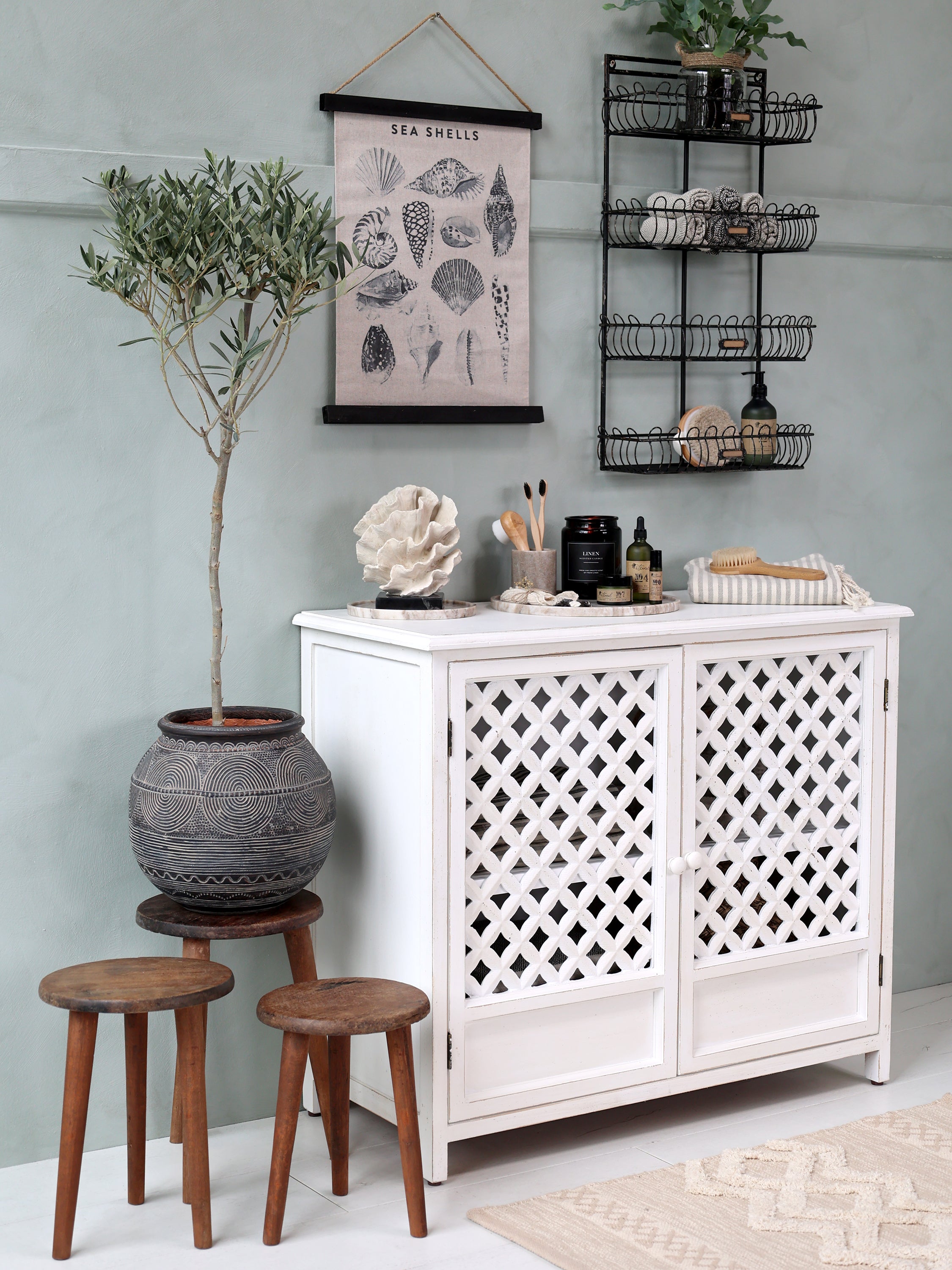 sett med rustikke krakker - resirkulert treverk