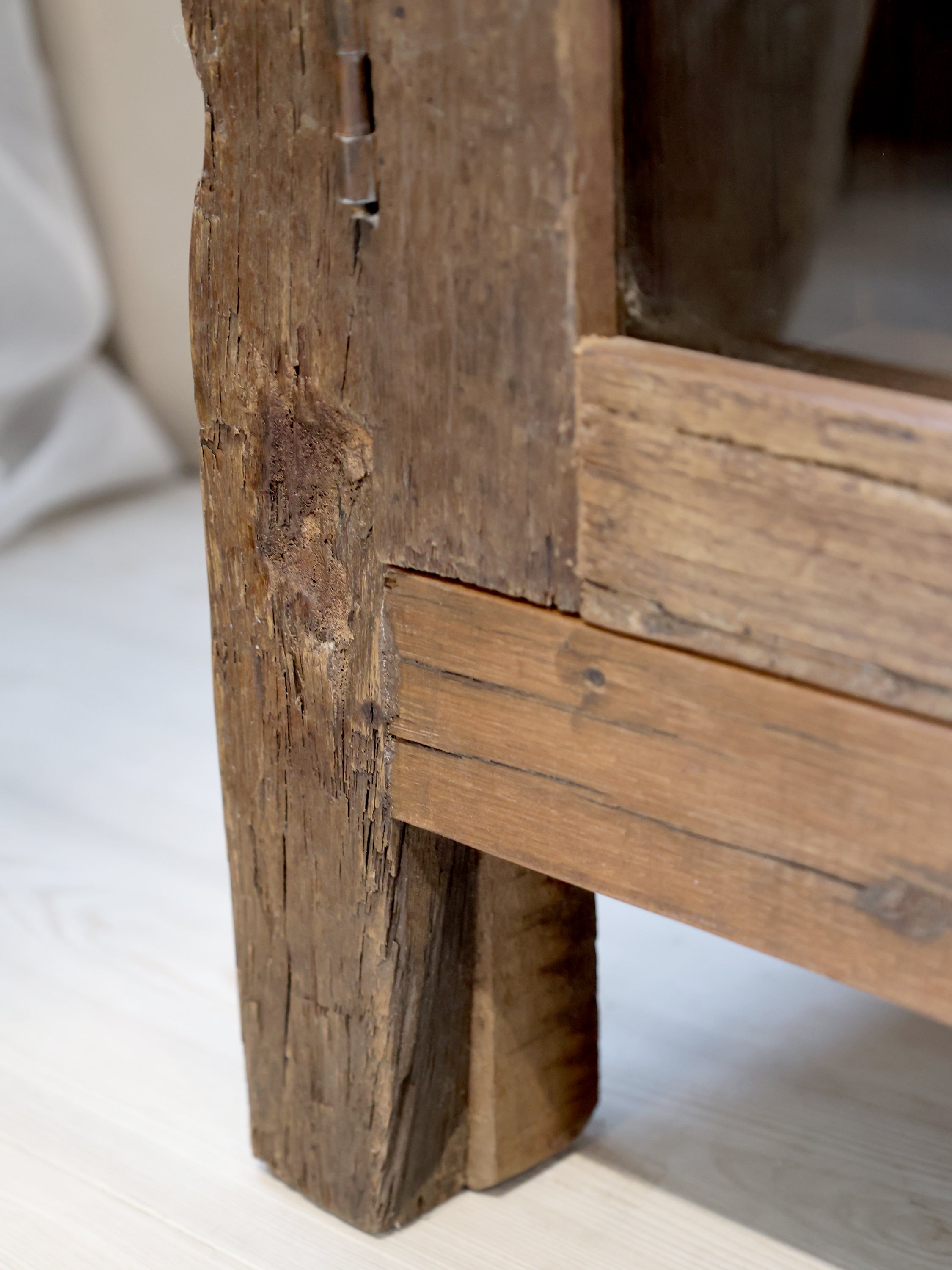 Rustikk Vitrineskap - 80x140cm