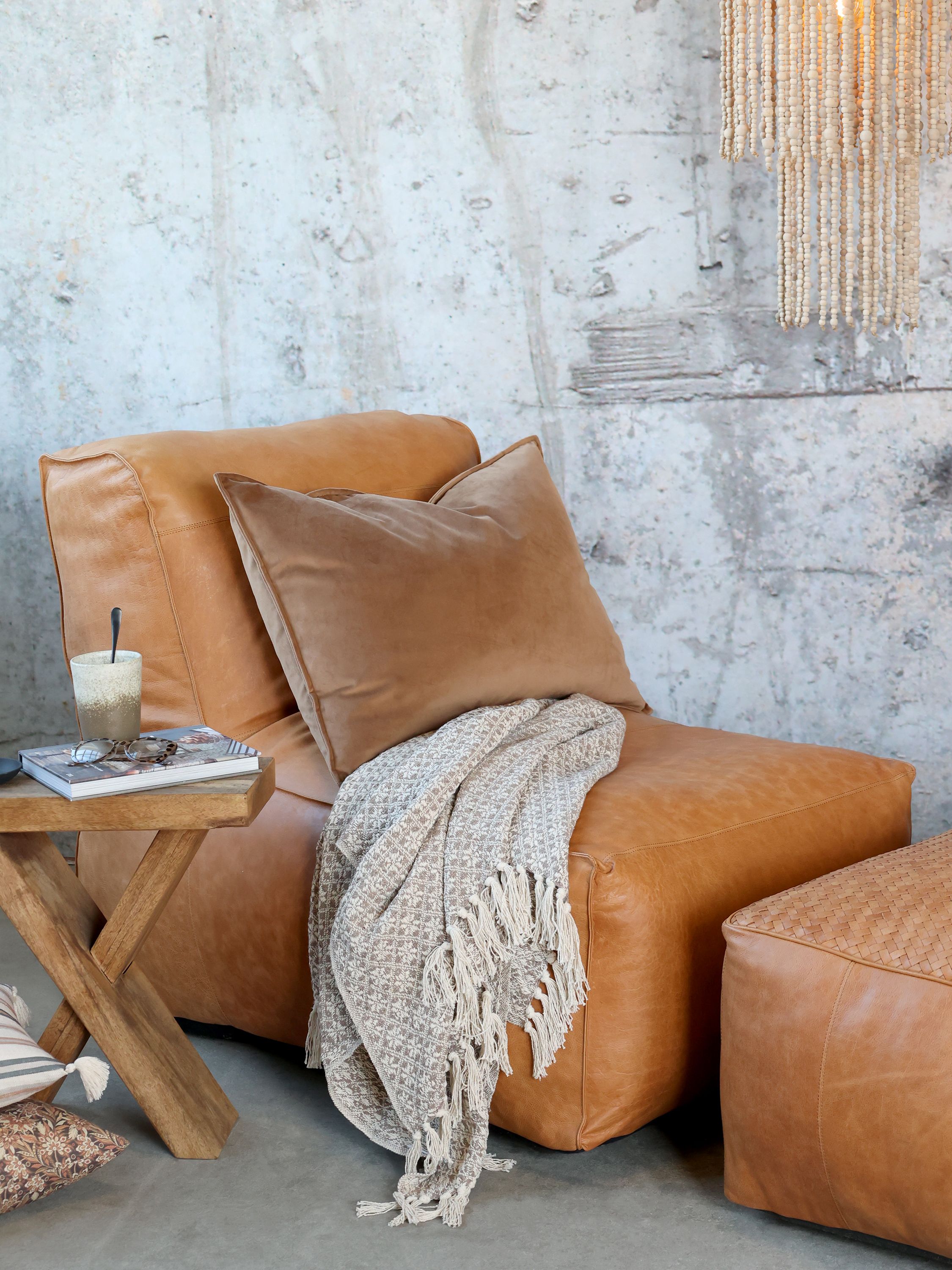 sidebord av rustikk treverk