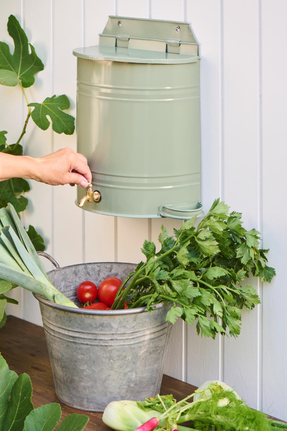 vannbeholder med tappekran - lysegrønn