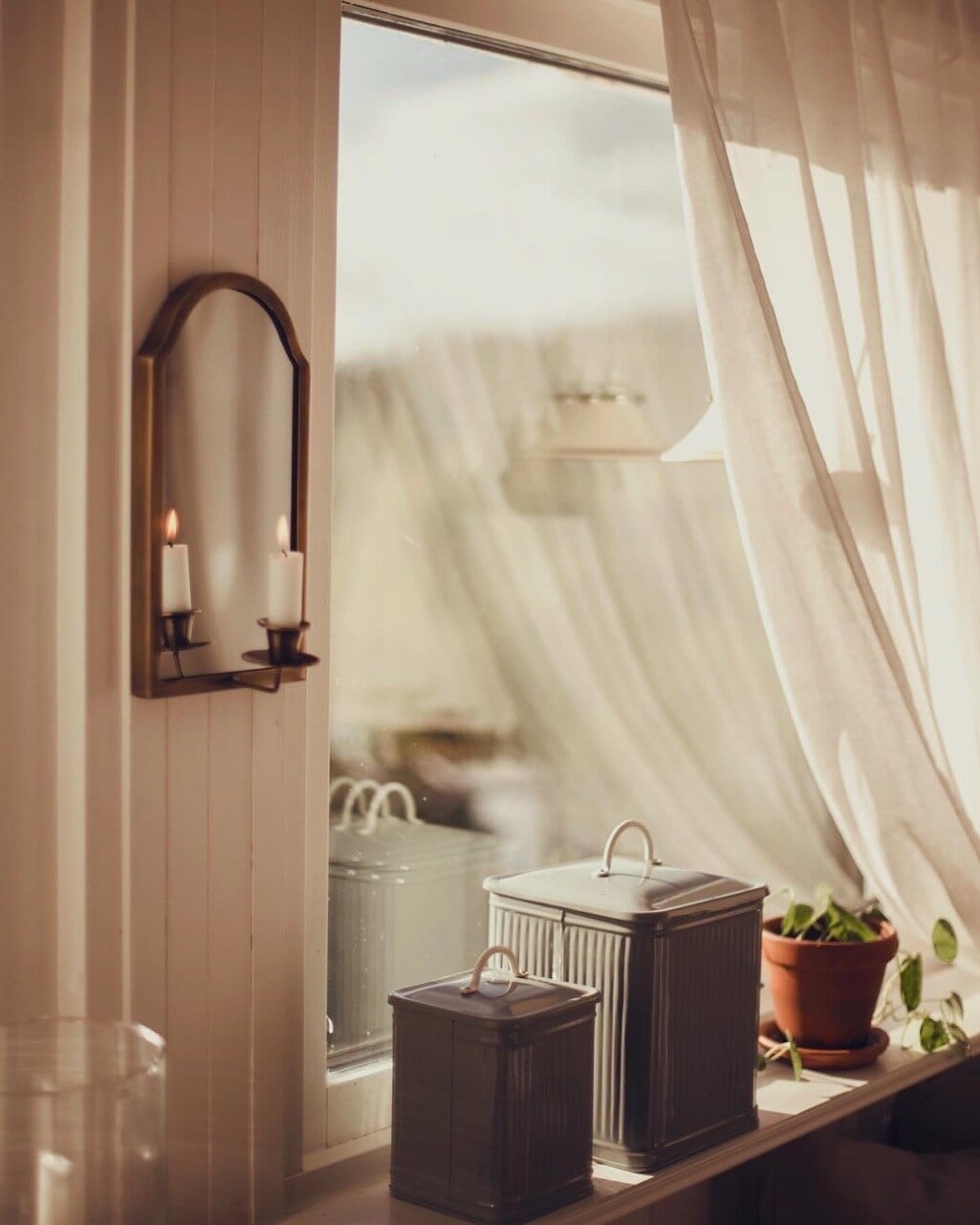 vegglysestake med speil - antikk messing