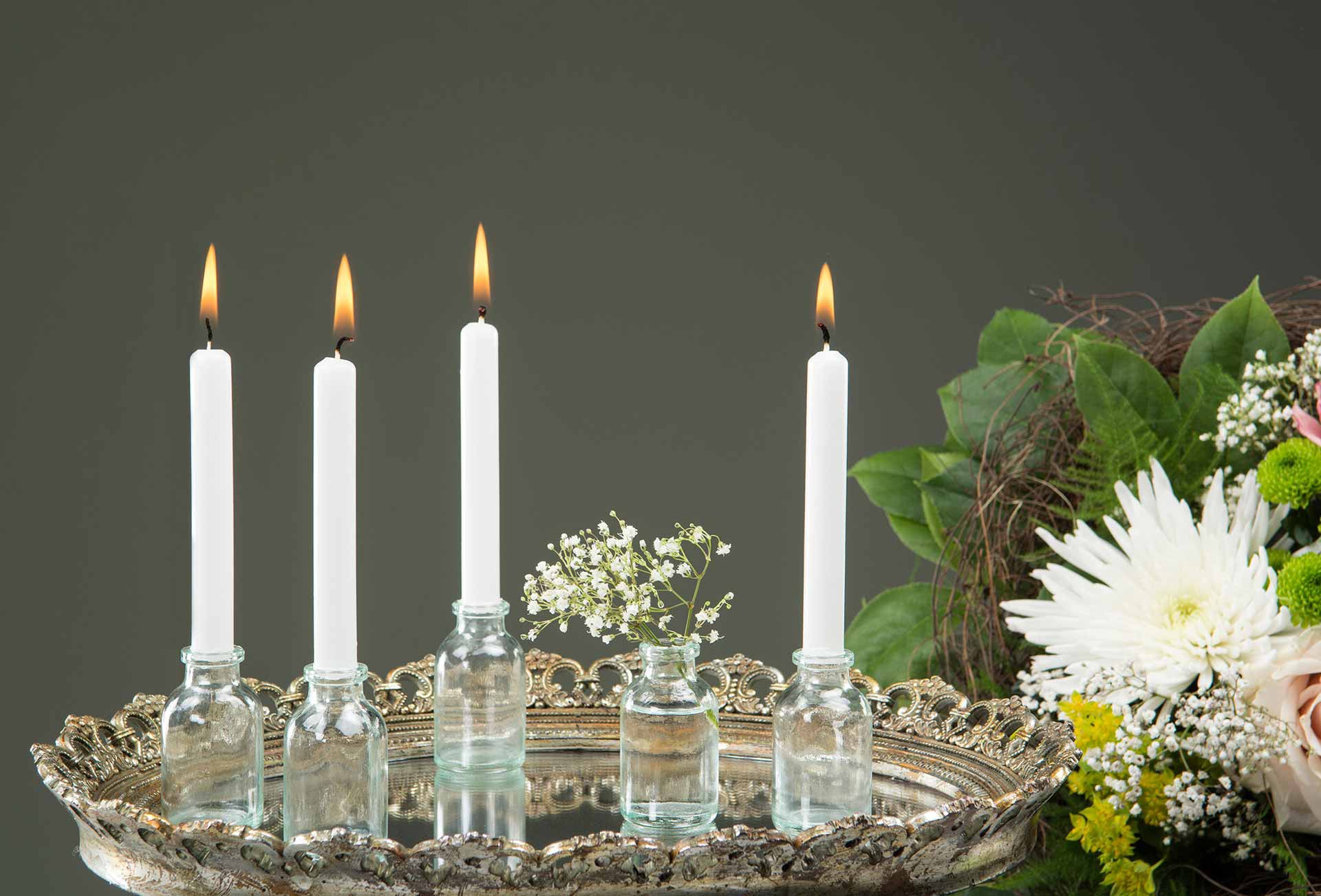 apoterkerglass liten glassflaske lysestake blomster