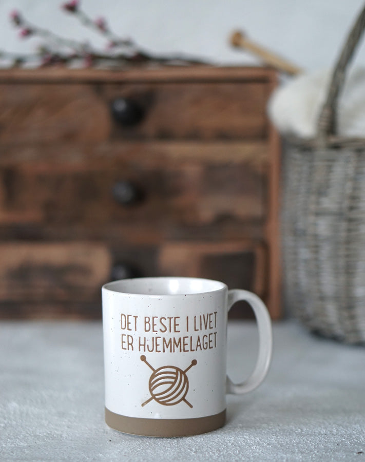 krus, strikkedilla, hjemmelaget