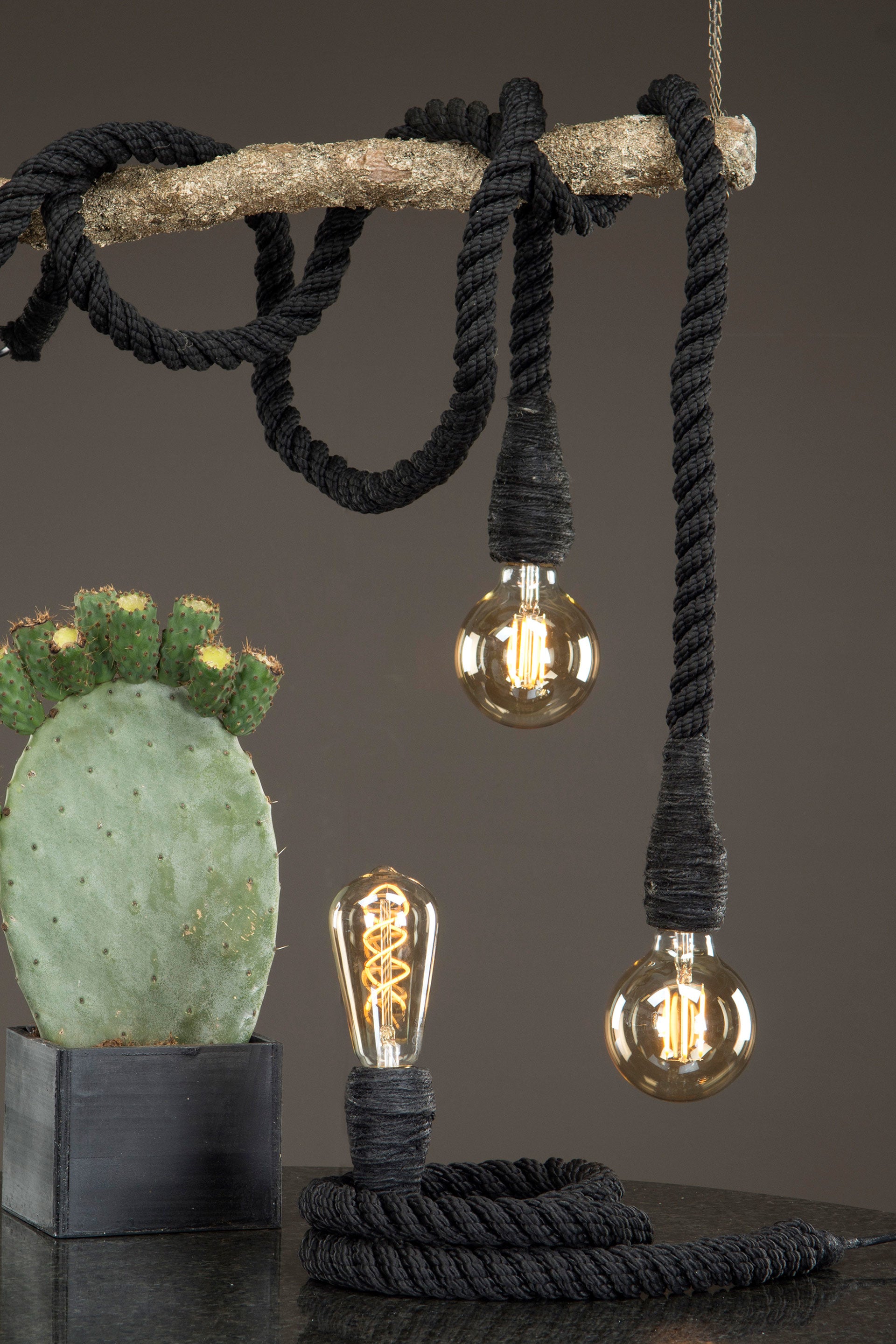 lampe tau svart alot 1799