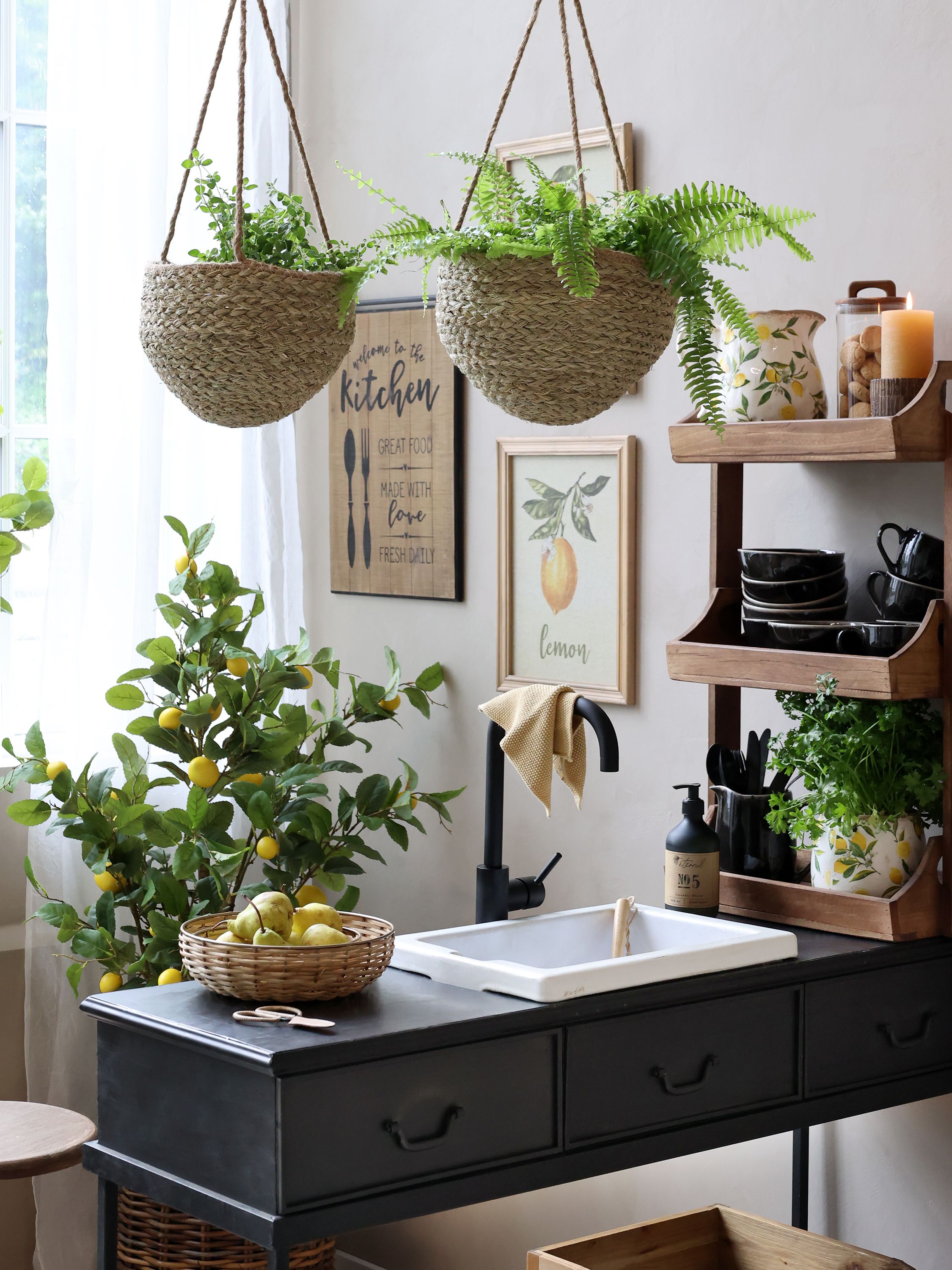 ampel / hengende kurv - laget av flettet natur materiale