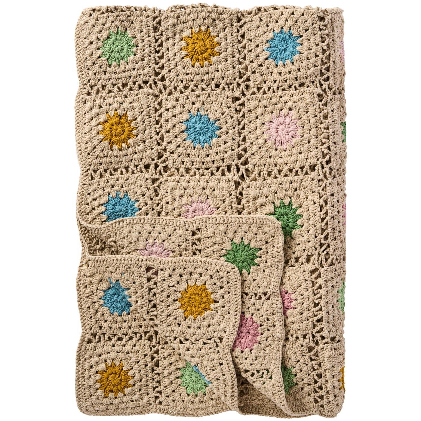 heklet pledd med blomster - natur/beige