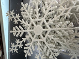 hvit snøkrystall med glitter dekorasjon julepynt