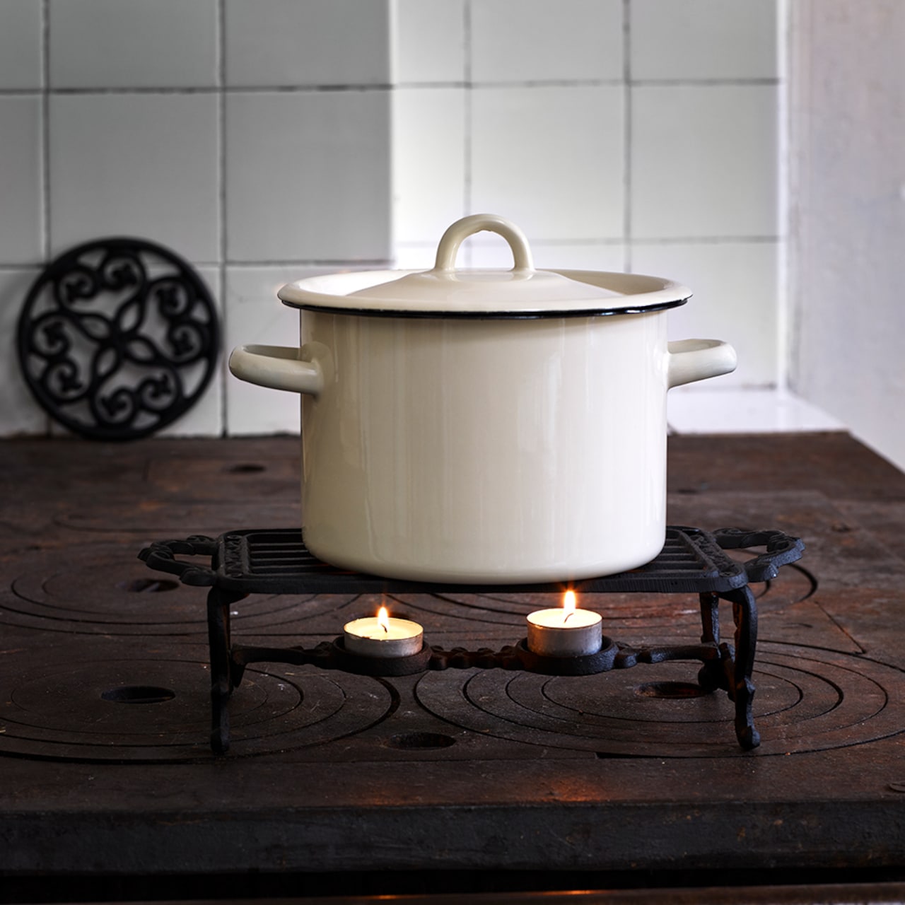 kasserolle / kjele i hvit emalje