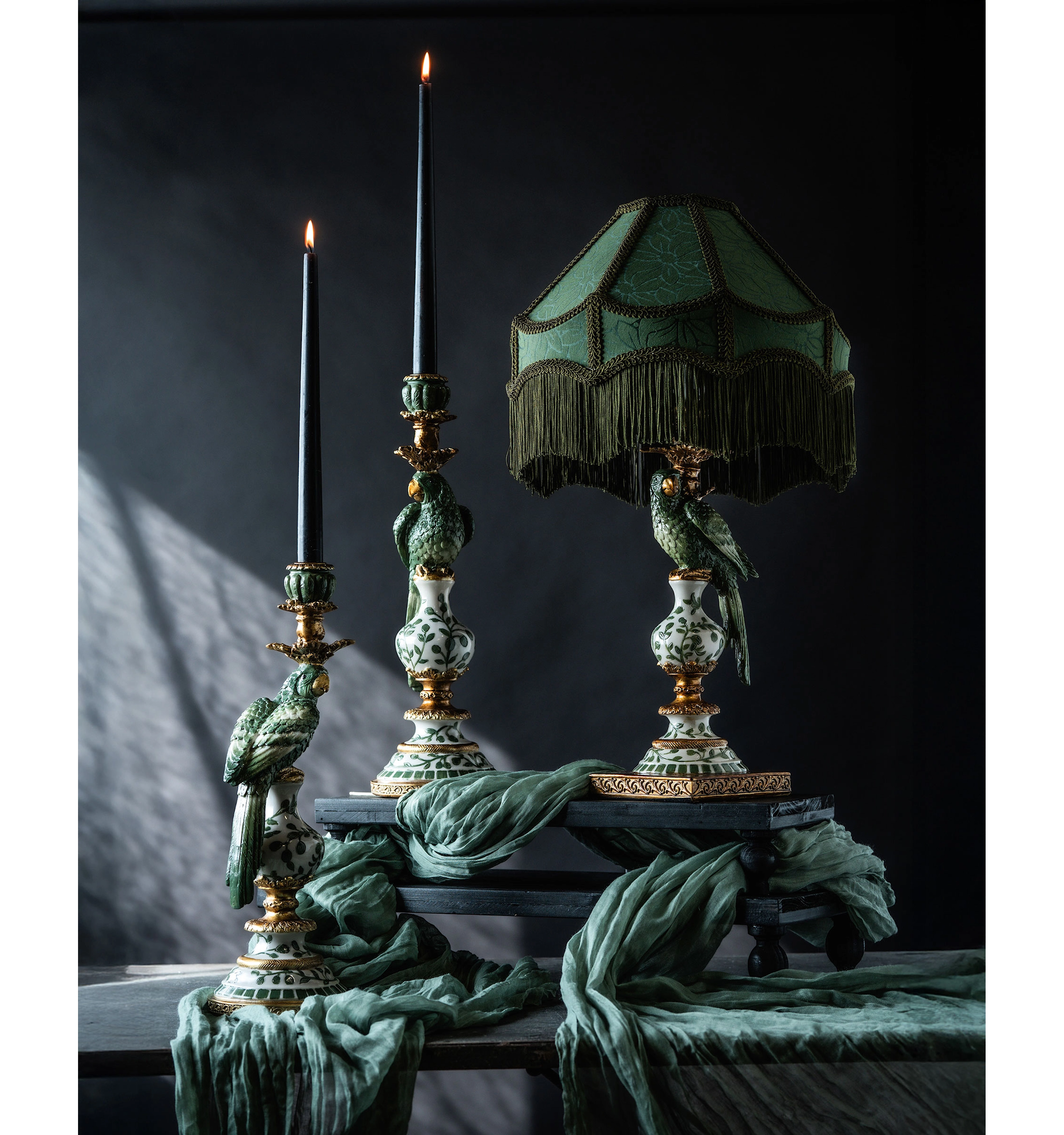 lampe / bordlampe med papegøye - grønt og gull toner