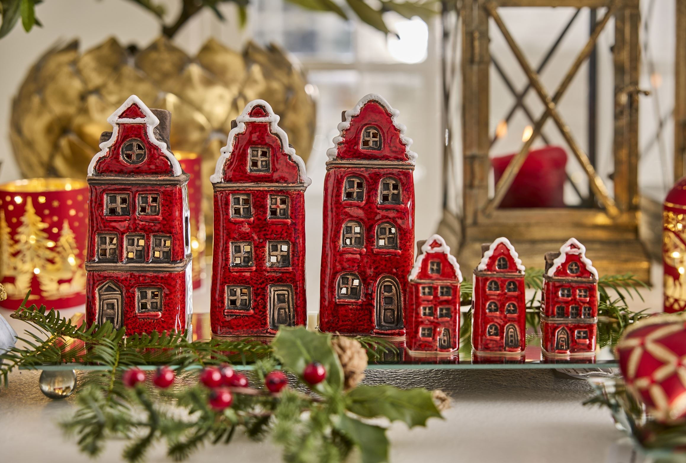 rødt lite hus juledekor julepynt