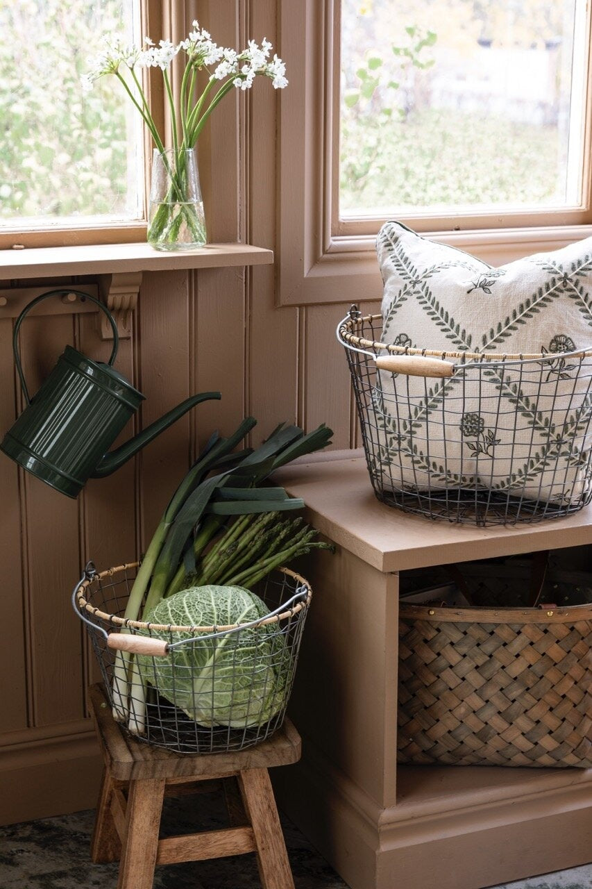 trådkurv rund stor - laget i sink med trehåndtak