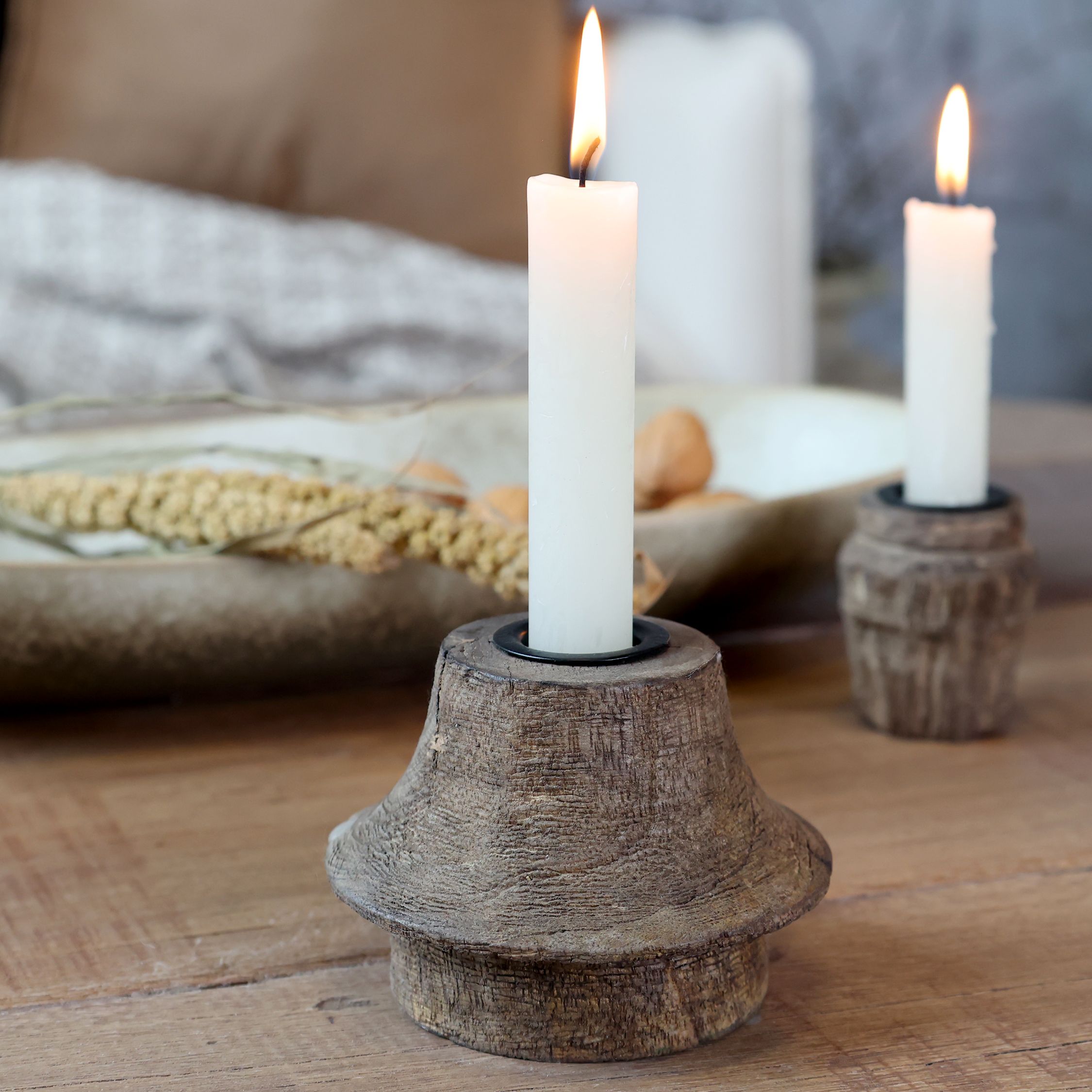 rustikk liten lysestake av tre