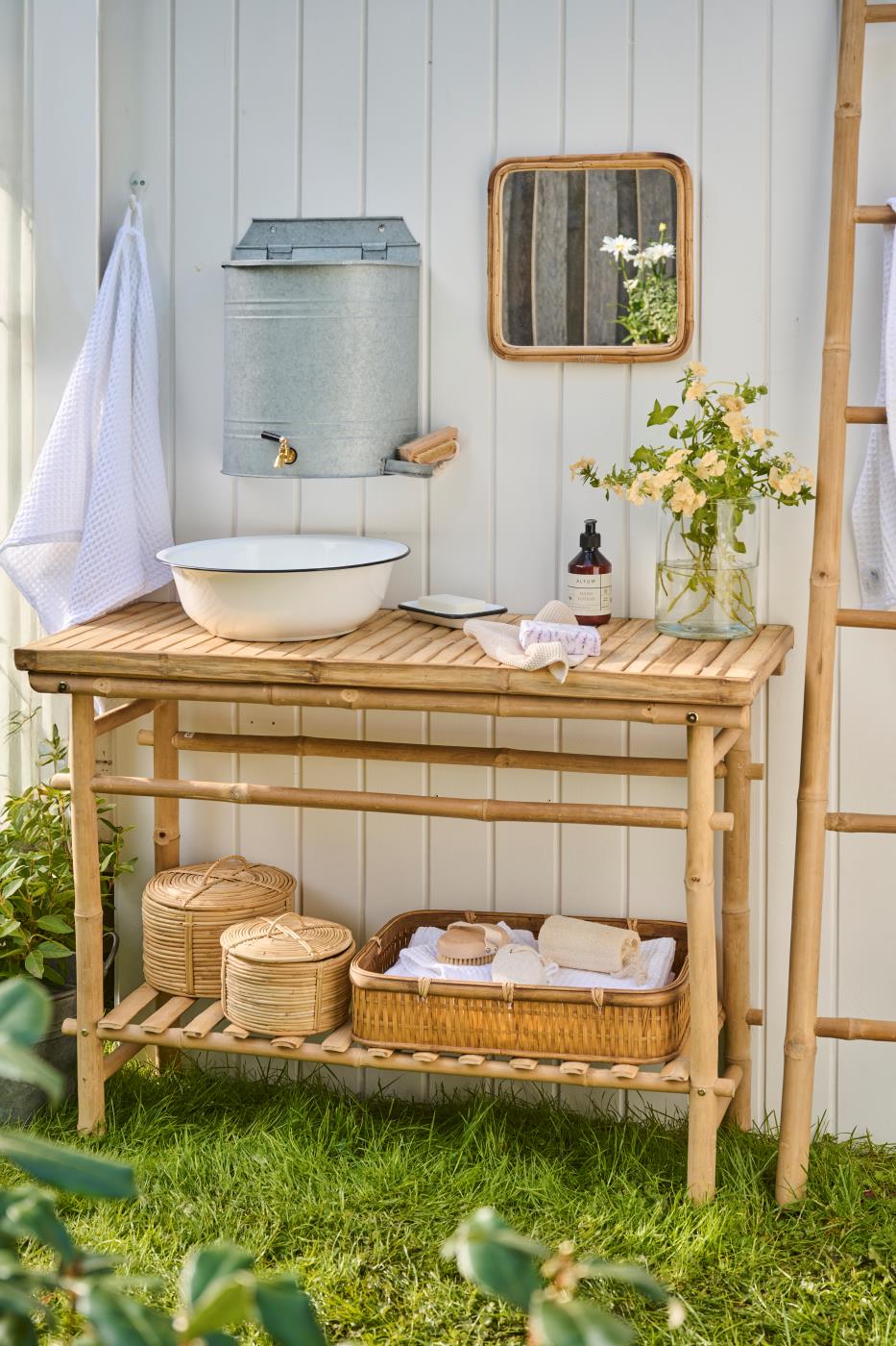 vannbeholder med tappekran - sinkfarget